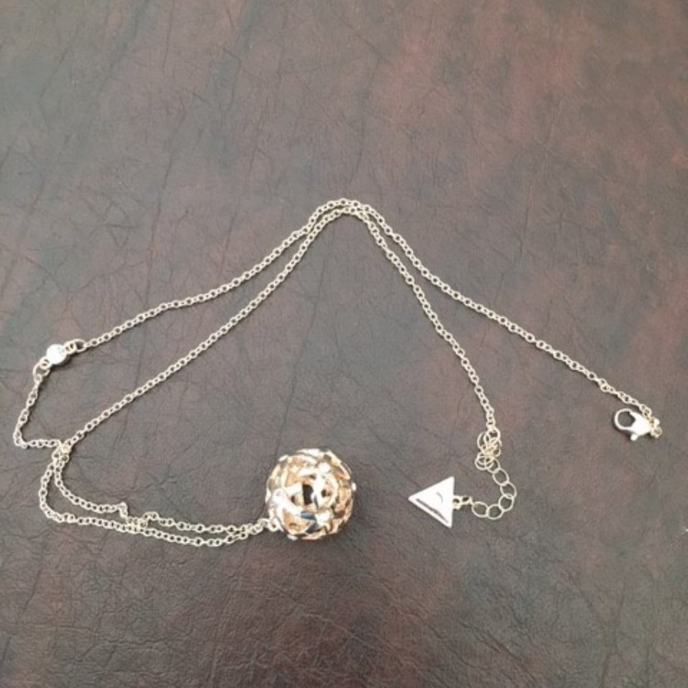 NWOT Beautiful “Guess” Necklace by Marciano-Excellent Cond. Gold tone w/Crystals - Picture 11 of 14